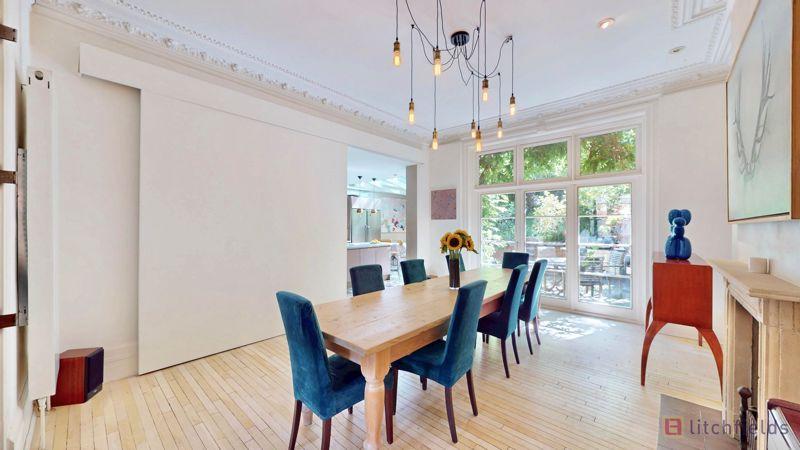 Dining to kitchen