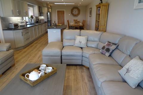 5 bedroom detached bungalow for sale, Woodys Top, Ruckland, Louth