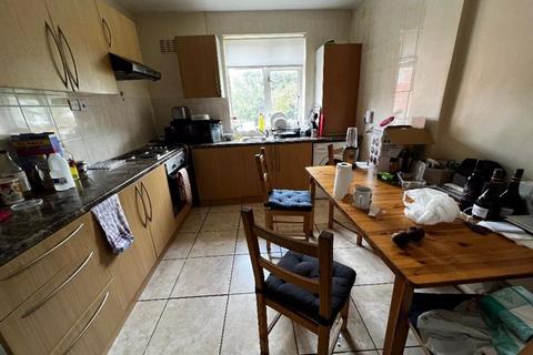 2 bedroom property to rent, Page Street NW7