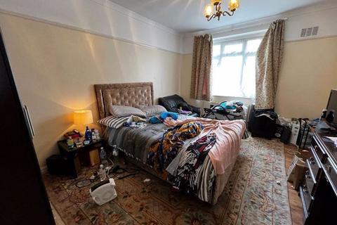 2 bedroom property to rent, Page Street NW7
