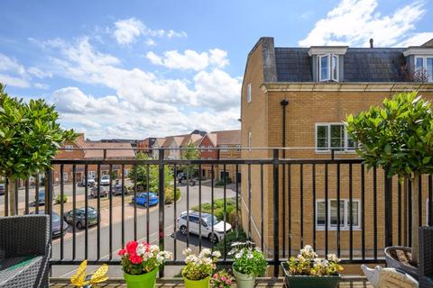 2 bedroom apartment for sale, Alderson Grove, Walton-On-Thames
