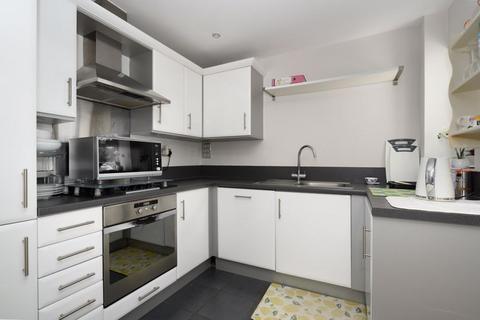 2 bedroom flat for sale, Oakland Grange, Sidney Road, Walton on Thames