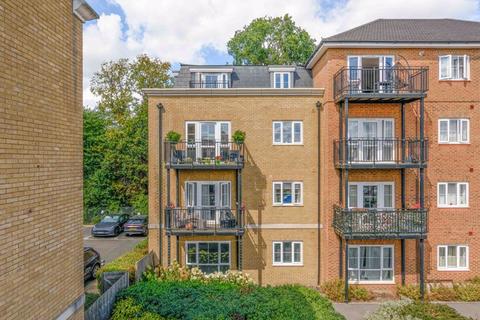 2 bedroom apartment for sale, Alderson Grove, Walton-On-Thames