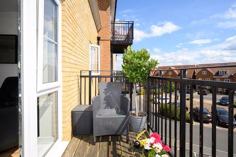 2 bedroom apartment for sale, Alderson Grove, Walton-On-Thames