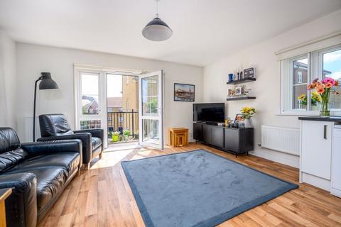 2 bedroom apartment for sale, Alderson Grove, Walton-On-Thames
