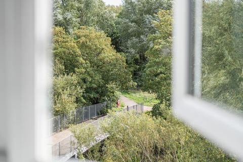 4 bedroom detached house for sale, Snowdrop Gardens, Reading RG5