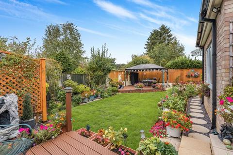 undefined, Molyneux Drive, Bodicote - Large Property