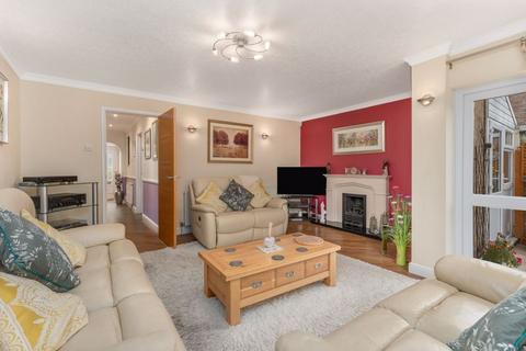 undefined, Molyneux Drive, Bodicote - Large Property