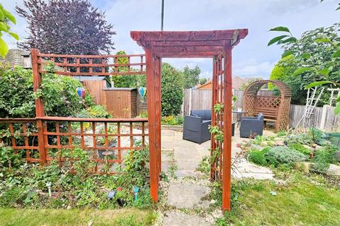 3 bedroom semi-detached house for sale, Portsmouth Road, Lee-On-The-Solent, PO13