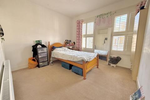 2 bedroom character property for sale, King Street, Dunstable
