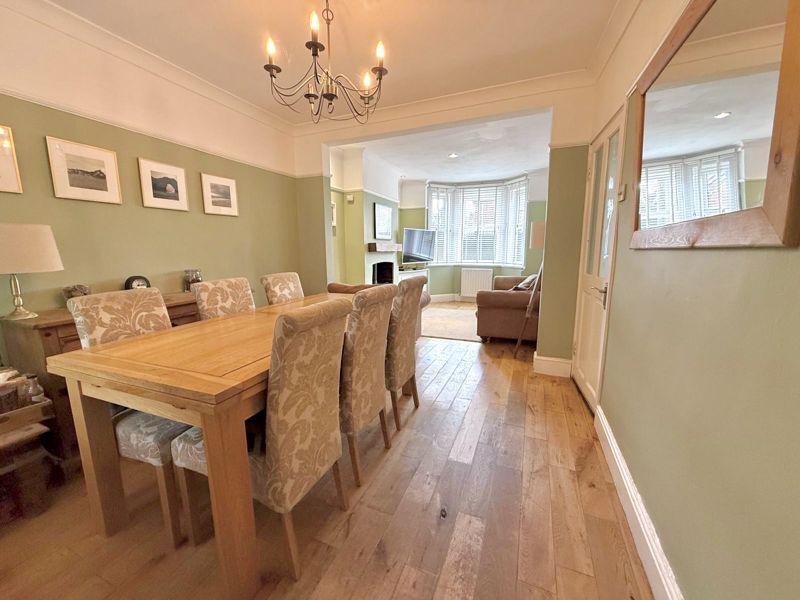 Dining/Lounge