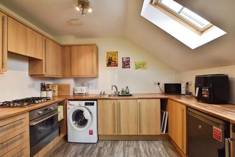 2 bedroom apartment for sale, Avon Place, Salisbury *VIDEO TOUR*