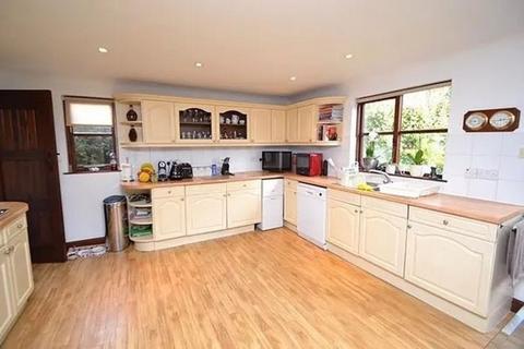 4 bedroom detached house to rent, Lakewood Road, Hiltingbury, Chandlers Ford