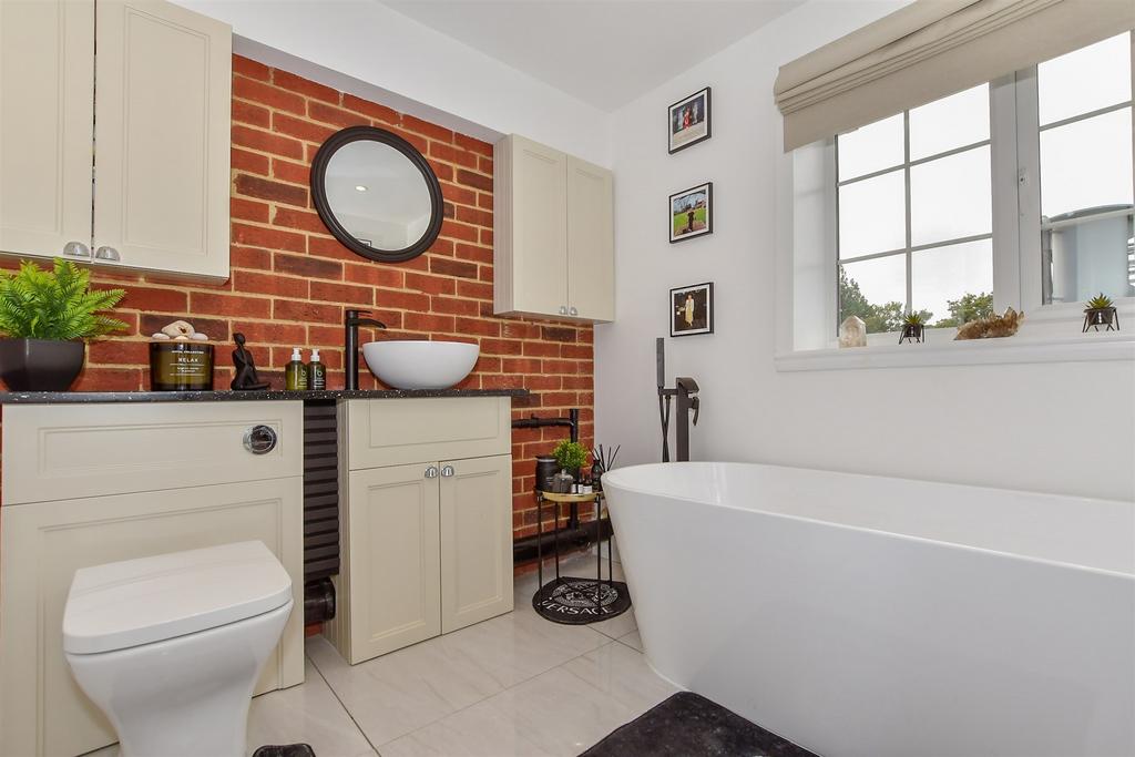 En-Suite Bathroom