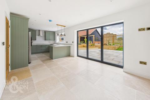 4 bedroom detached house for sale, Norwich Road, Hedenham, Bungay (Between Bungay & Poringland)