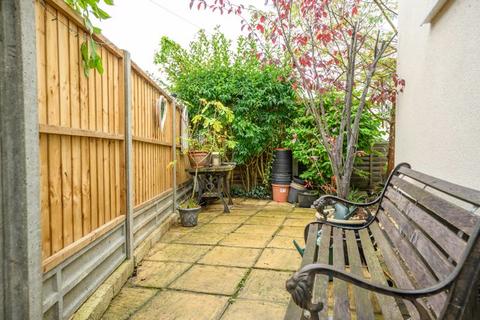 1 bedroom park home for sale, Weybridge Park Estate, Addlestone KT15