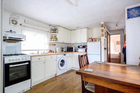1 bedroom park home for sale, Weybridge Park Estate, Addlestone KT15