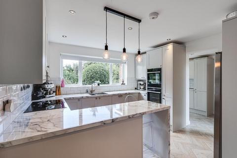 4 bedroom detached house for sale, Hillbury Close, Warlingham, Surrey, CR6 9TN