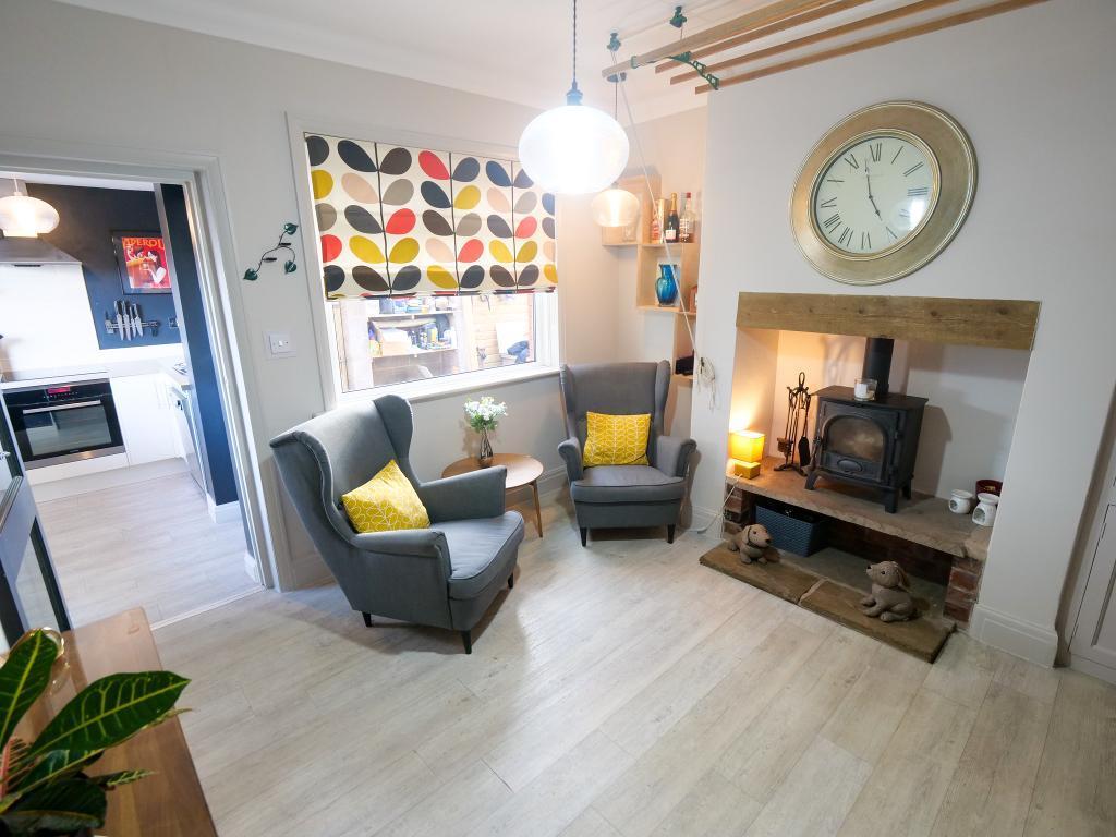 Sitting Room/Dining Area