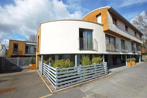 Windlesham Mews, Hampton Hill