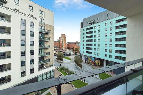 2 bedroom flat to rent, Marsh Lane, Leeds, UK, LS9
