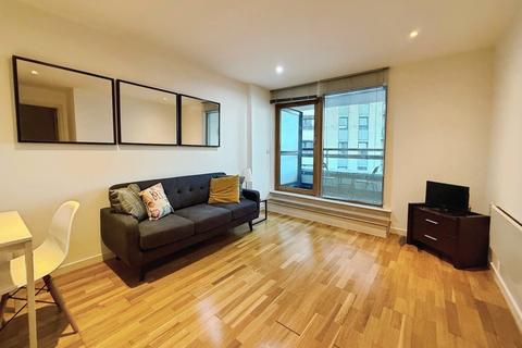 2 bedroom flat to rent, Marsh Lane, Leeds, UK, LS9