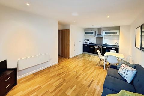 2 bedroom flat to rent, Marsh Lane, Leeds, UK, LS9