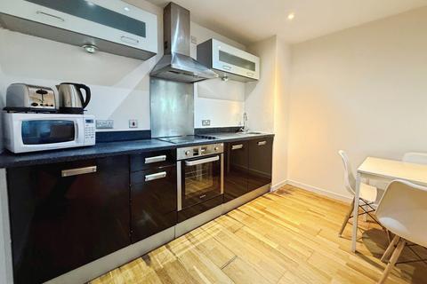 2 bedroom flat to rent, Marsh Lane, Leeds, UK, LS9