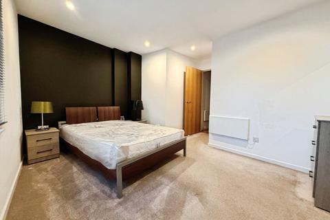 2 bedroom flat to rent, Marsh Lane, Leeds, UK, LS9