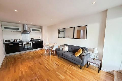 2 bedroom flat to rent, Marsh Lane, Leeds, UK, LS9