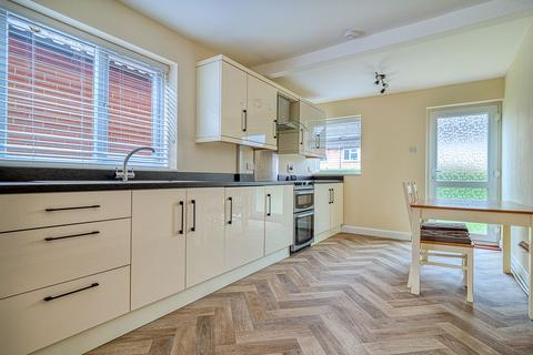 3 bedroom semi-detached house for sale, Launds Avenue, Nottingham NG16