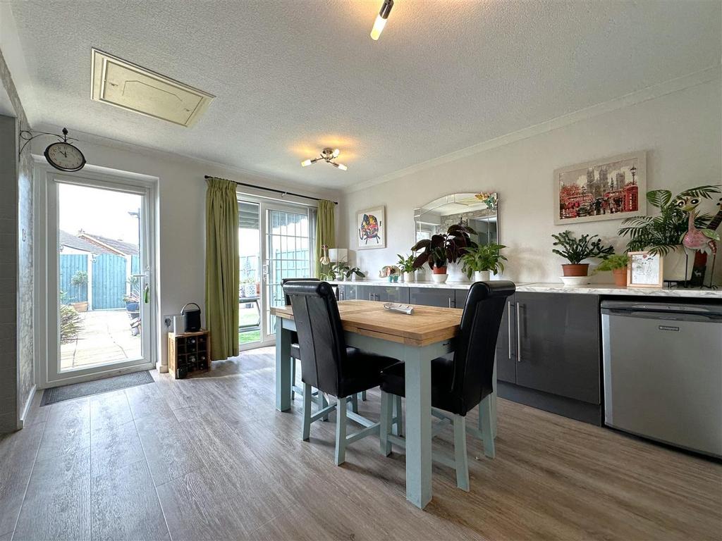 Spacious Dining Room 547