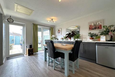3 bedroom semi-detached bungalow for sale, Welland Close, Newark