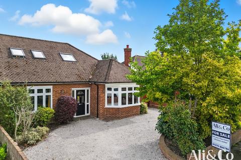 5 bedroom bungalow for sale, Stanford Road, Grays
