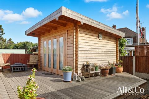 5 bedroom bungalow for sale, Stanford Road, Grays