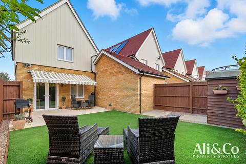 undefined, Woodside Close, Grays