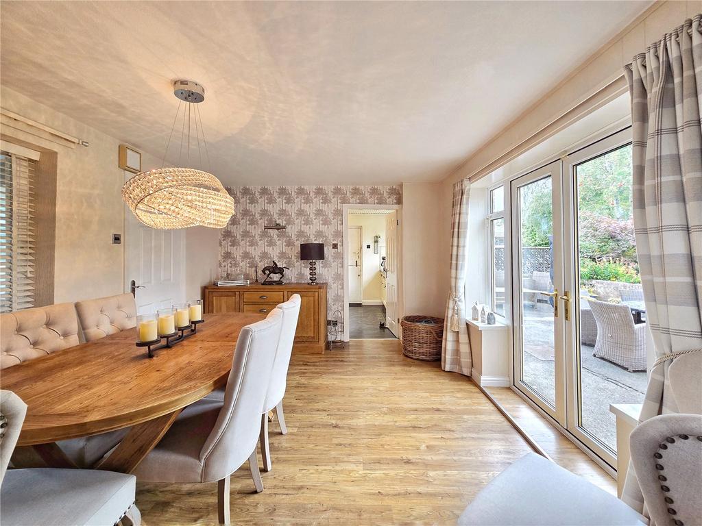 Through To Kitchen