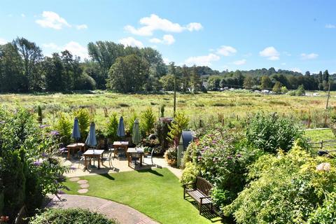 2 bedroom retirement property for sale, Godalming - Retirement Apartment