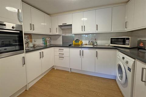 2 bedroom retirement property for sale, Godalming - Retirement Apartment
