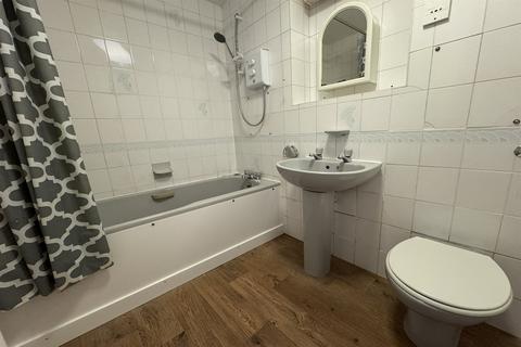 2 bedroom flat for sale, Marks Court, Southend on Sea
