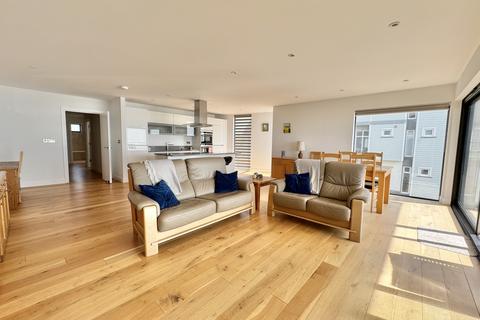 2 bedroom apartment for sale, West Parade, Hythe, Kent