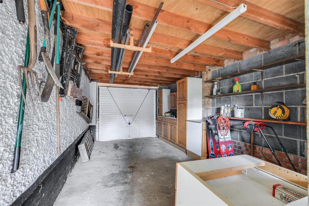 Garage 1.jpeg