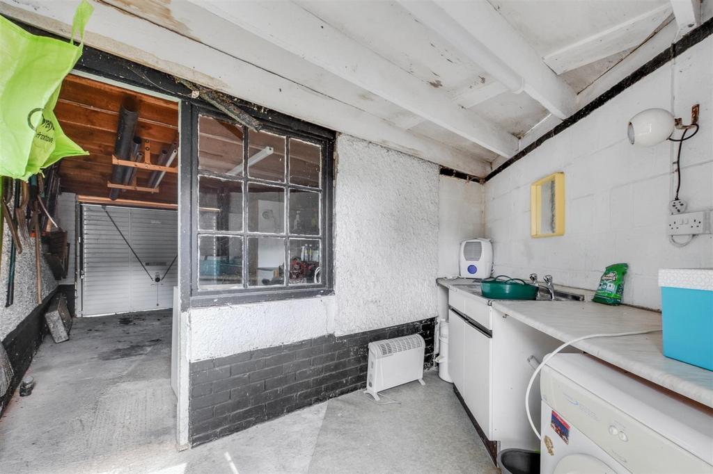 Utility Room 1.jpeg