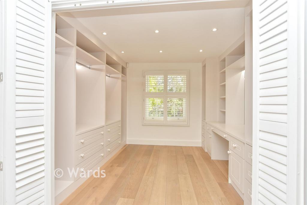 Walk-In Wardrobe
