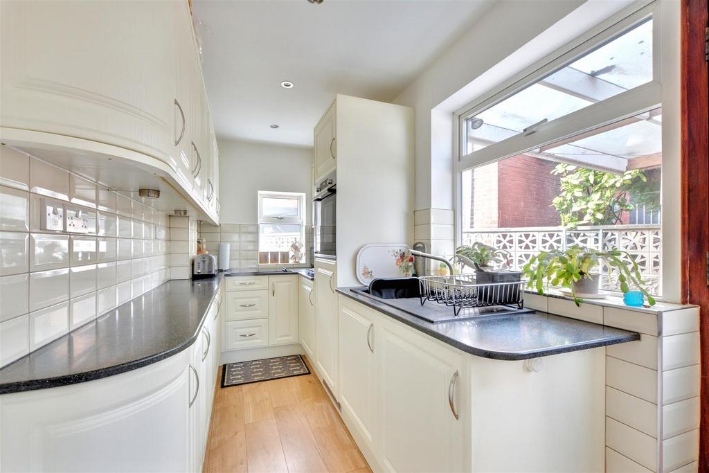 Kitchen 3.jpeg