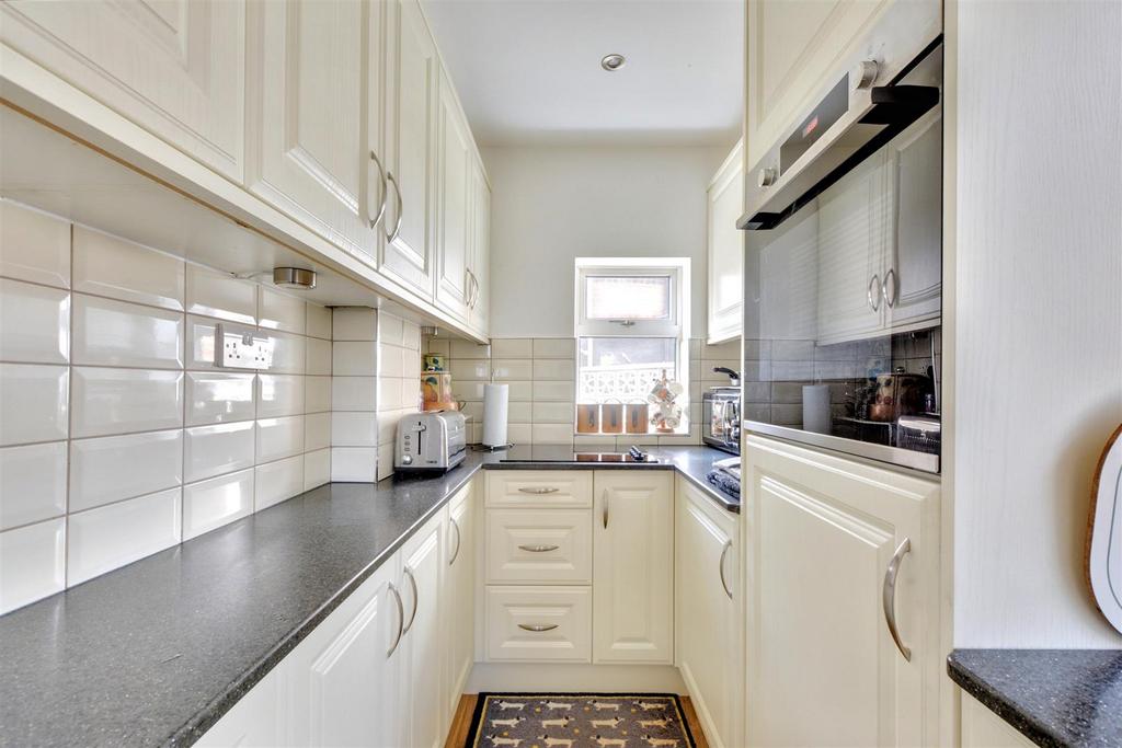 Kitchen 4.jpeg