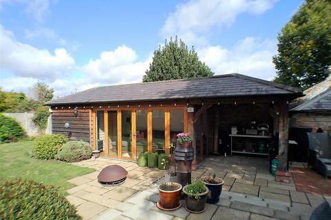 5 bedroom detached house for sale, Perry Grove, Bingham