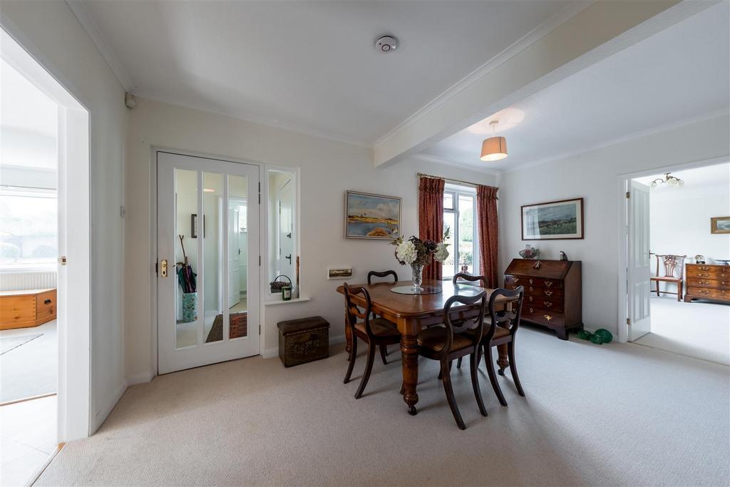 3 Badgers Close-010.jpg