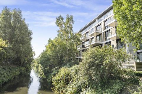 Knaresborough Drive, London SW18