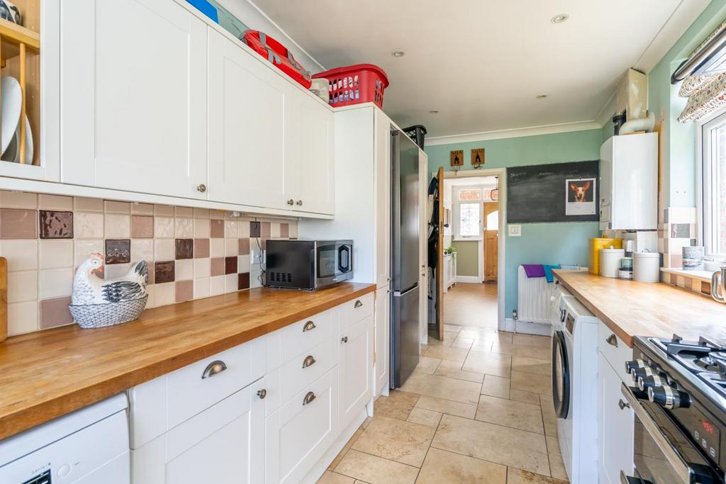 Kitchen (2).jpg